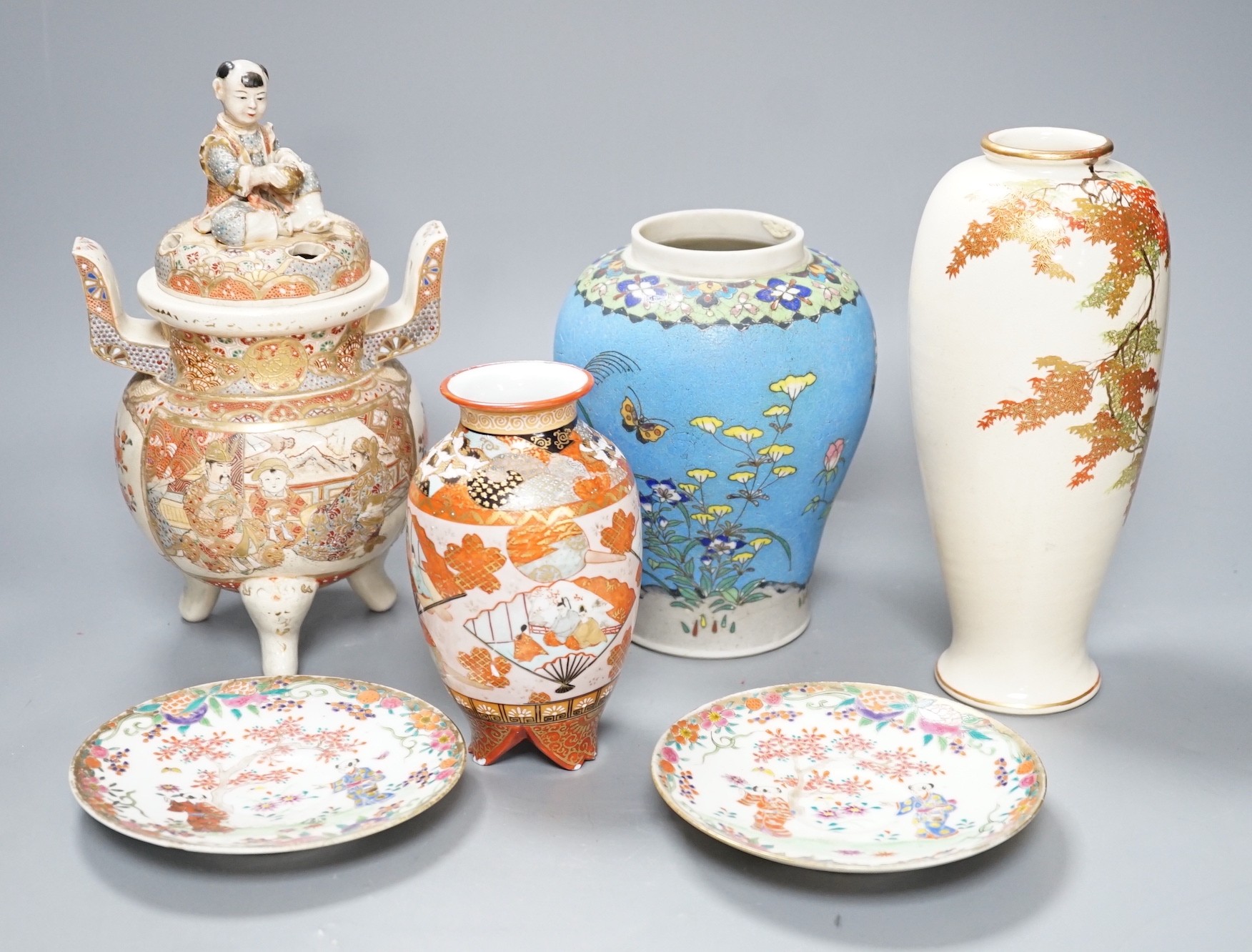 A group of assorted Japanese ceramics, to include Satsuma and Kutani, etc.